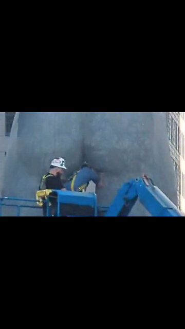 SF Creates Giant Woman Statue With Butt Access