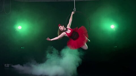 Carmen dances on pointe in an aerial loop!