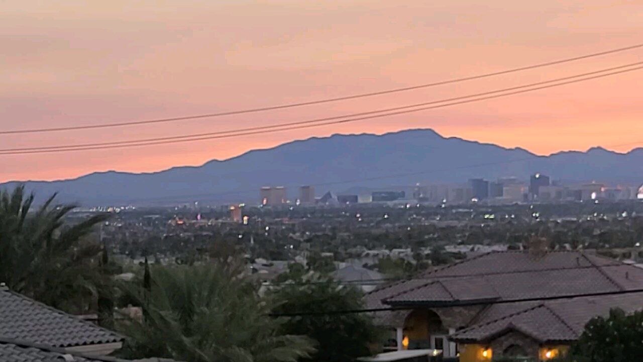 Did you SEE tonights WINDY Las Vegas Sunset? Check THIS out! 09.10.2025 #follow #lasvegas #gambling