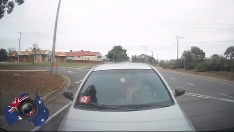 Aussiecams - Lets hope this is lesson learnt for this P plater "Keep your eyes on the traffic ahead"