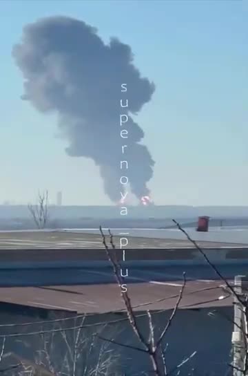 Ukraine demonstrates the power of Storm Shadow. Russian refinery turned into hell