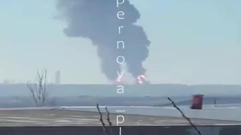 Ukraine demonstrates the power of Storm Shadow. Russian refinery turned into hell