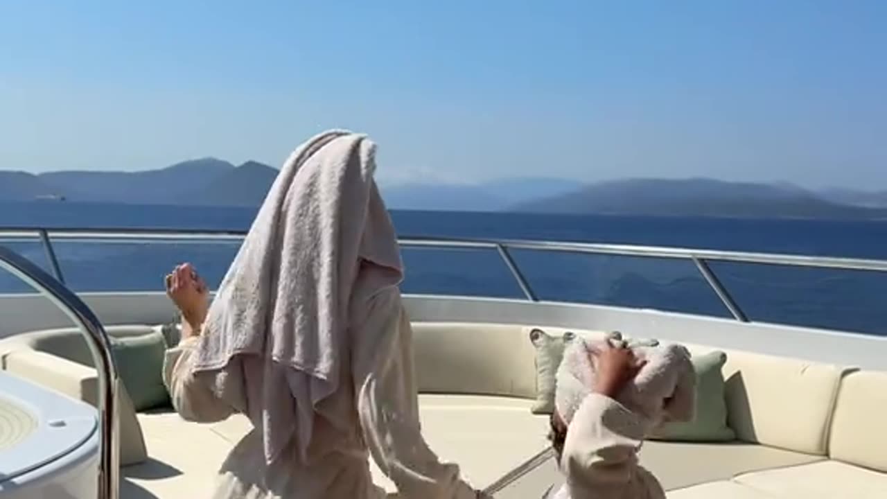 Kylie Jenner and daughter stormi,Summer vacation