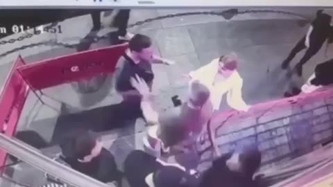 👊🏽💃 FEMALE FIGHTER KNOCKS OUT MAN WHO CRASHED HER BIRTHDAY PARTY | FCN