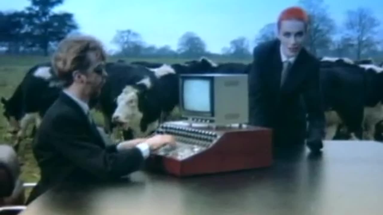 Eurythmics – Sweet Dreams (Are Made Of This).