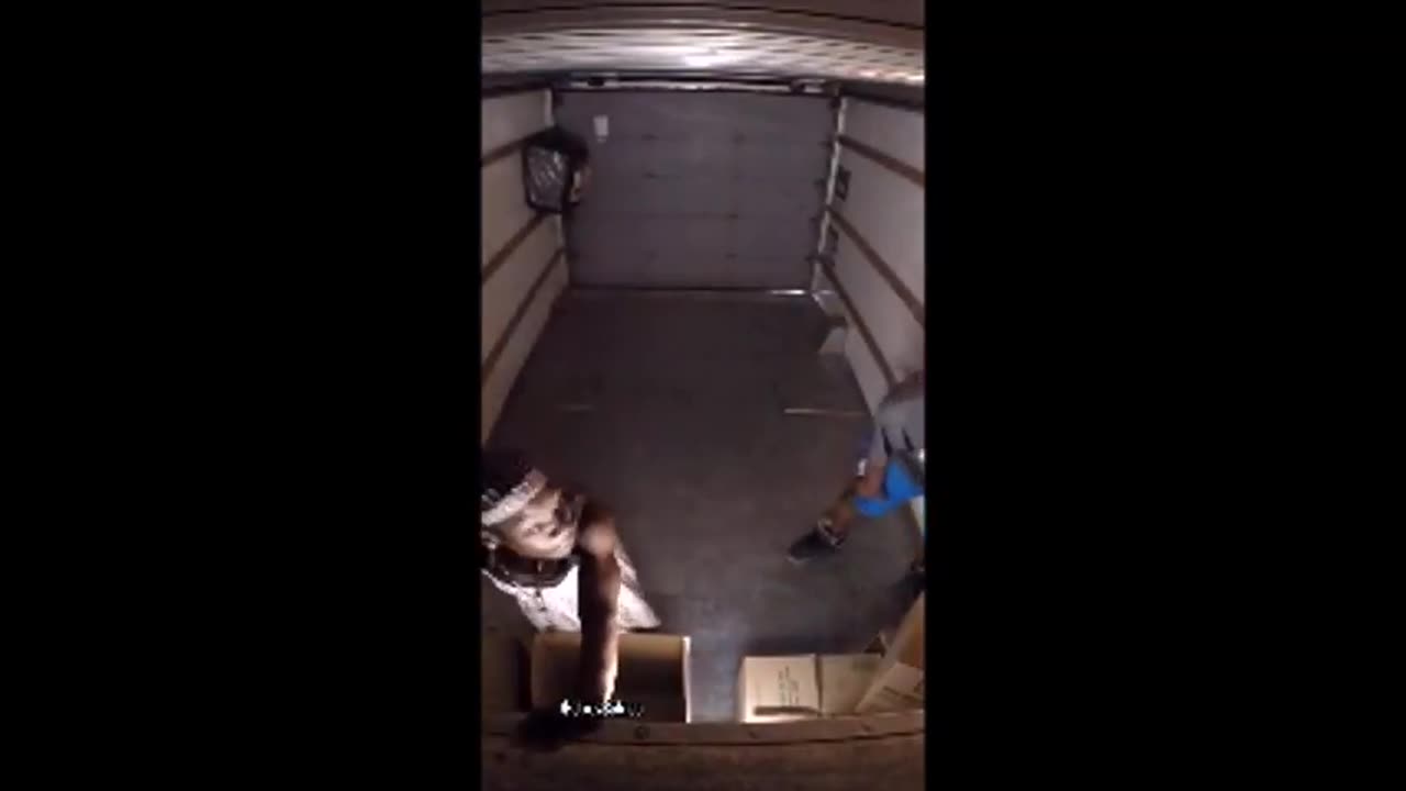 Bait: Truck Teaches Black Thieves a Lesson about Stealing
