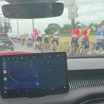 Breakaway is gone. Pee stop for the bunch.