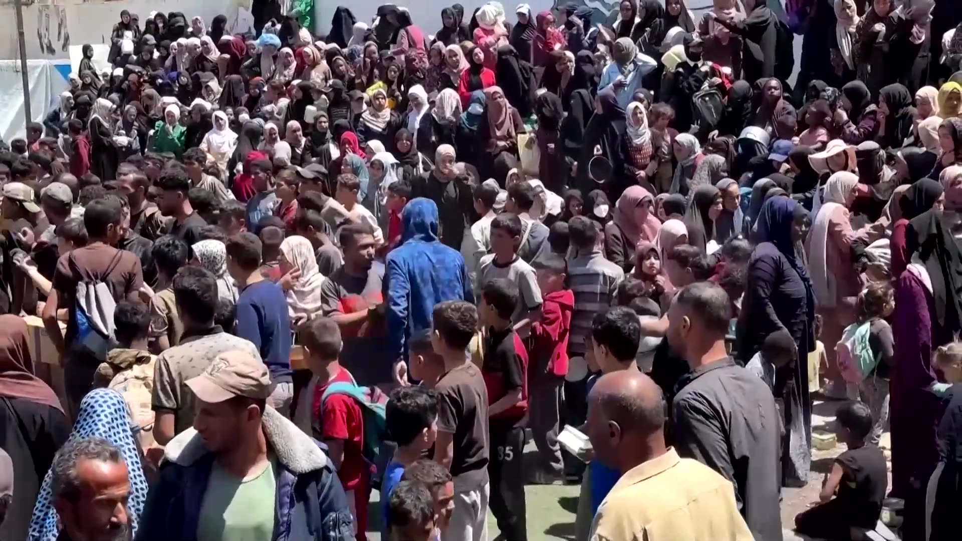 Gazas vital community kitchens may soon shut amid aid shortage