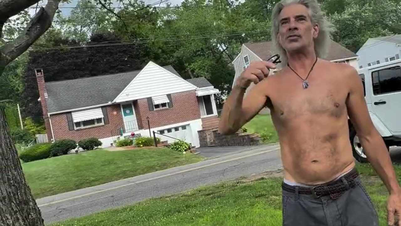 B6-THE AMERICAN FLAG IS A WAR FLAG, AND HE EXPLAINS THERE IS A PEACE FLAG