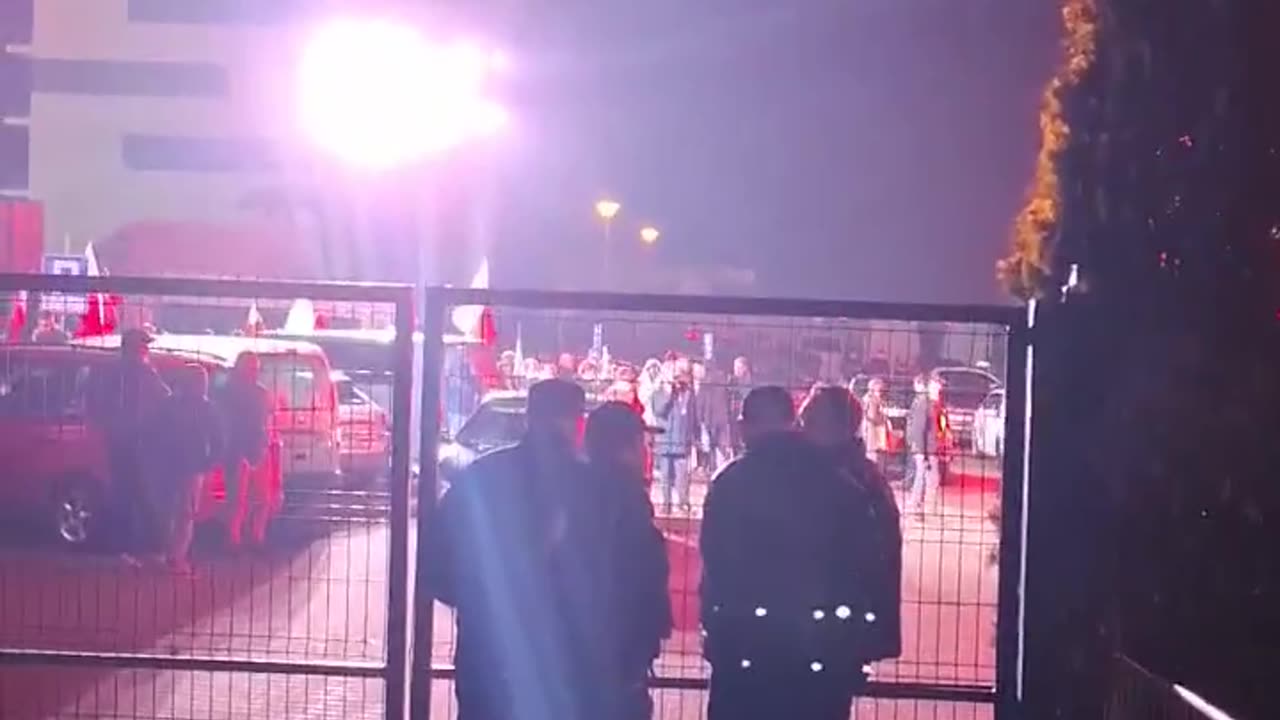 Patrzcie jaka piękna ustawka pod kamery🤡