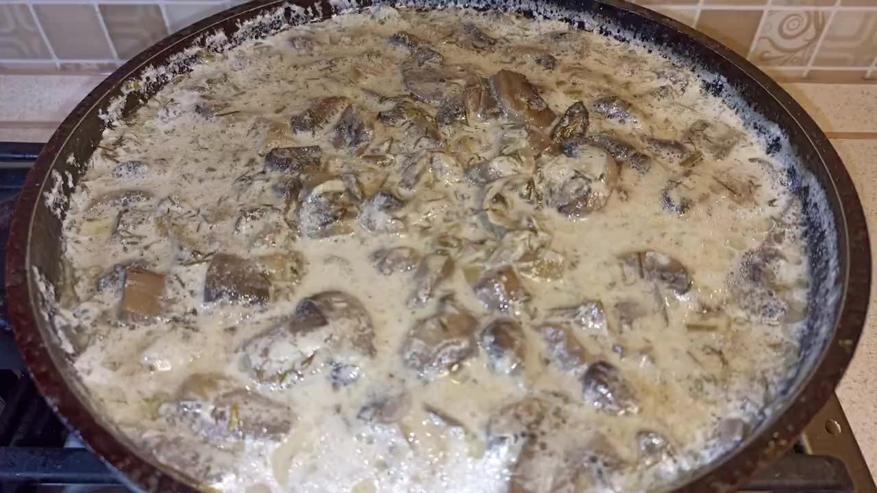 Mushrooms in sour cream Гриби у сметані