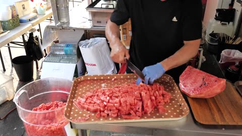 see the extraordinary skill of how to cut fruit