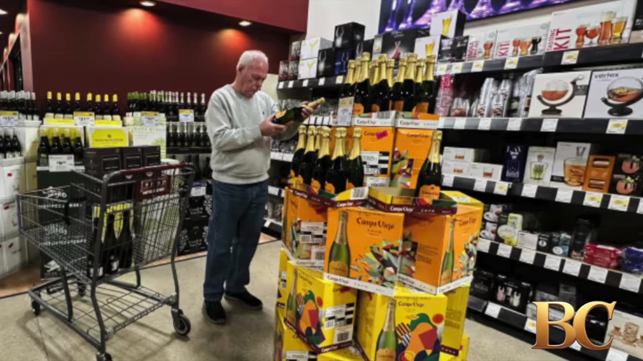 Consumer sentiment sinks, approaching three-year