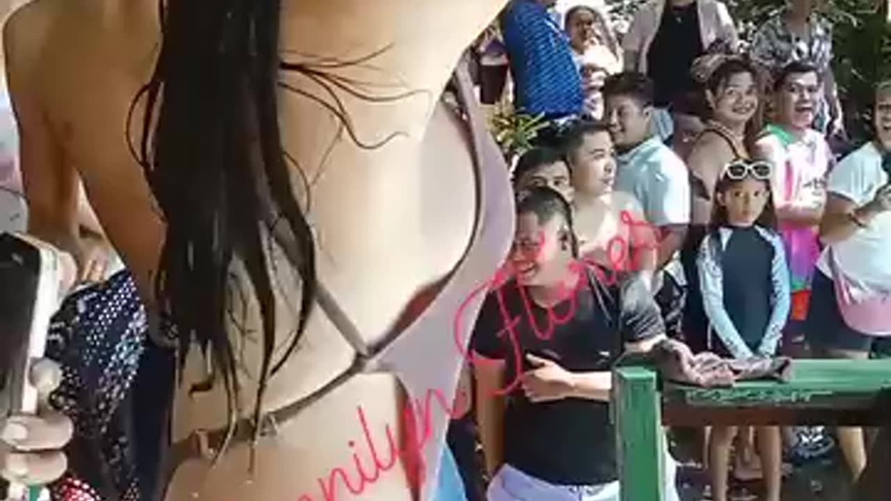 Sexy lady Swing and Jump 11