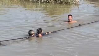 migrantes ilegales cruzando facil la frontera por xiden