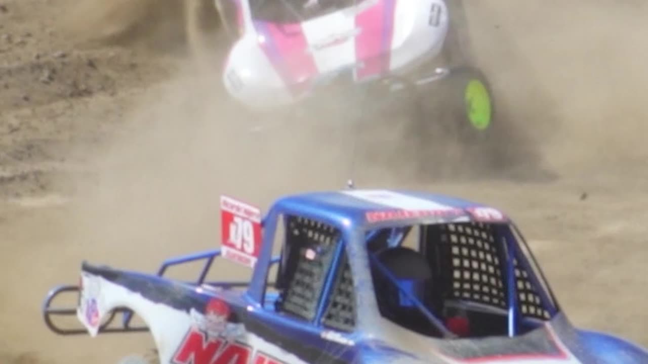 Trophy Kart Racer Goes Up on 2 Wheels in Baja! 🏁🔥 She Didn’t Lift!