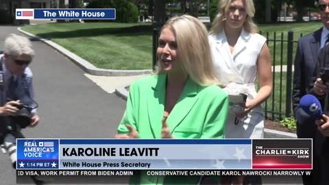 KAROLINE LEAVITT HOLDS A PRESS GAGGLE OUTSIDE THE WHITE HOUSE