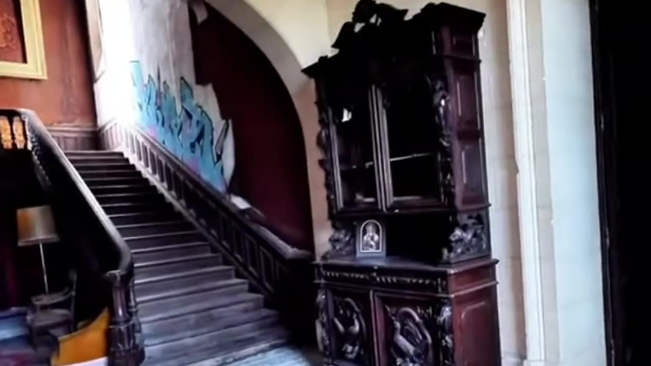 Exploring abandoned Titanic mansion