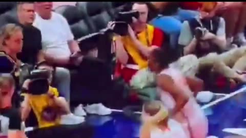 Sophie Cunningham in a brawl with Caitly Clark