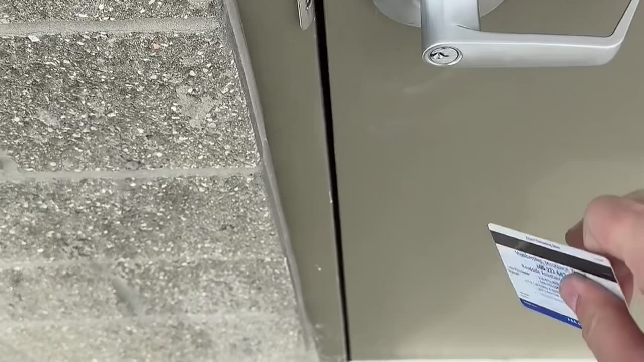 Fancy Building Lock Foiled By Simple Card