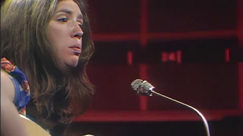 The Artist - Claire Hamill (live)