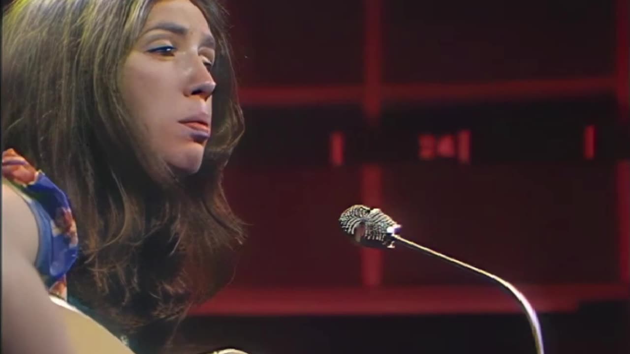 The Artist - Claire Hamill (live)