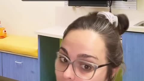 רגע רגע איך 8 זריקות במכה ביום אחד לתינוק זה בסדר אבל טעימות לתינוקות חייבים להאכיל בסוג אוכל אחד