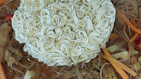 FIRE Wok Noodles! 🔥🍜🌶️ Egg and Pork! 🥓 #3eggs #panlasangpinoy #madiskartengnanay #cookingwithkian