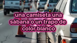Qué implica que un chofer muestre un trapo blanco por la ventana.