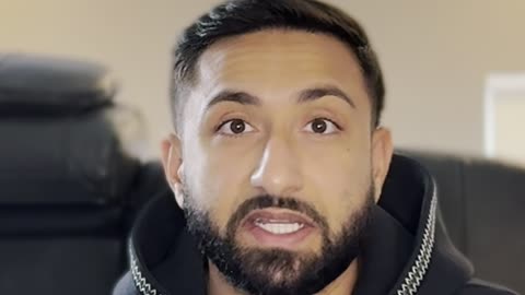 You're Not Drowning — You’re Holding Onto the Wrong Things 💭🚫