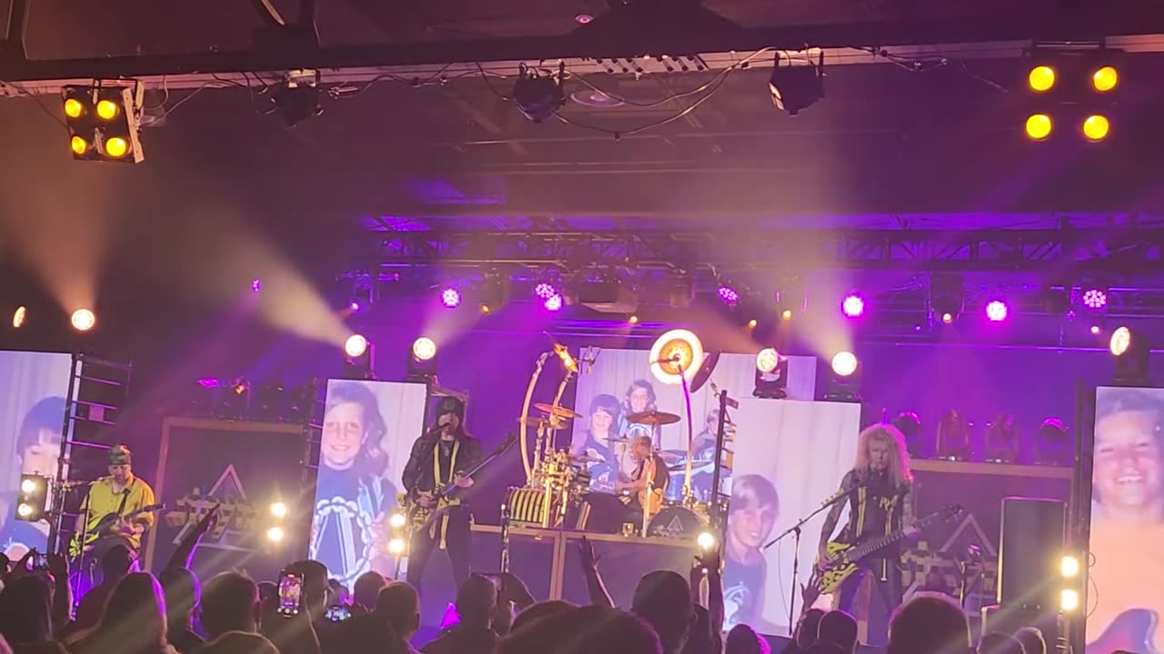 Stryper ( live)