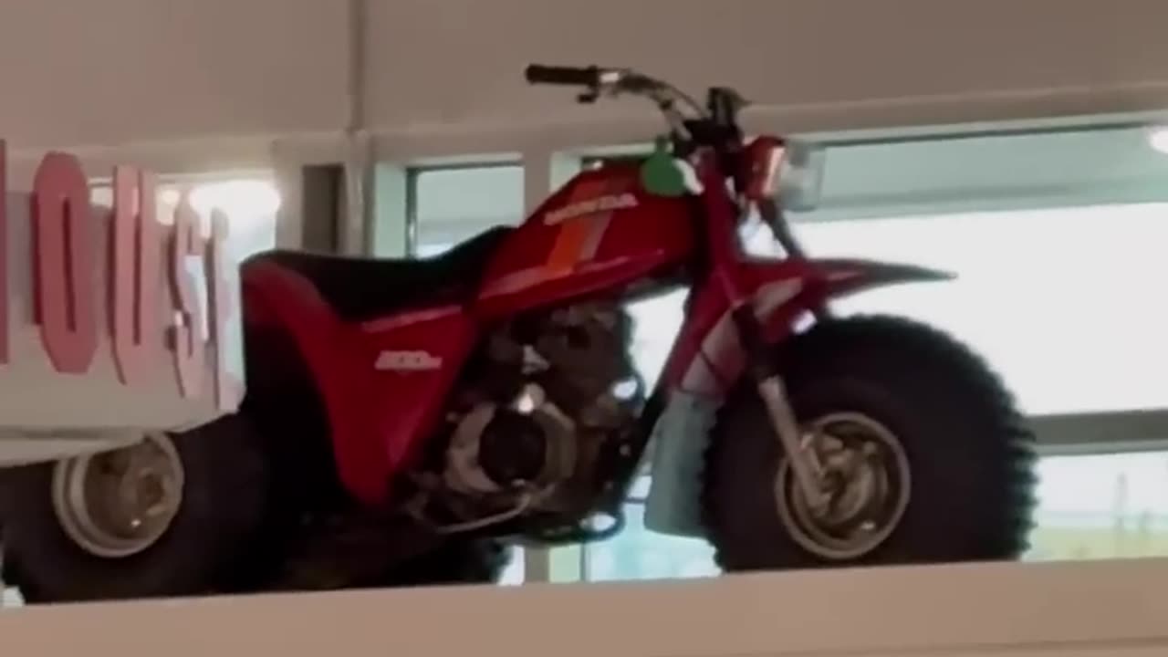 Short - Secret three wheeler