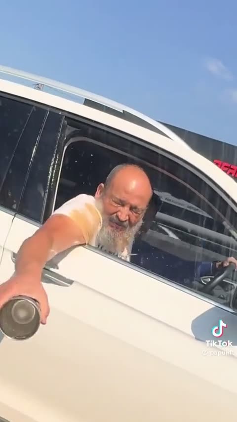 Peak Stupidity leads to Instant Karma