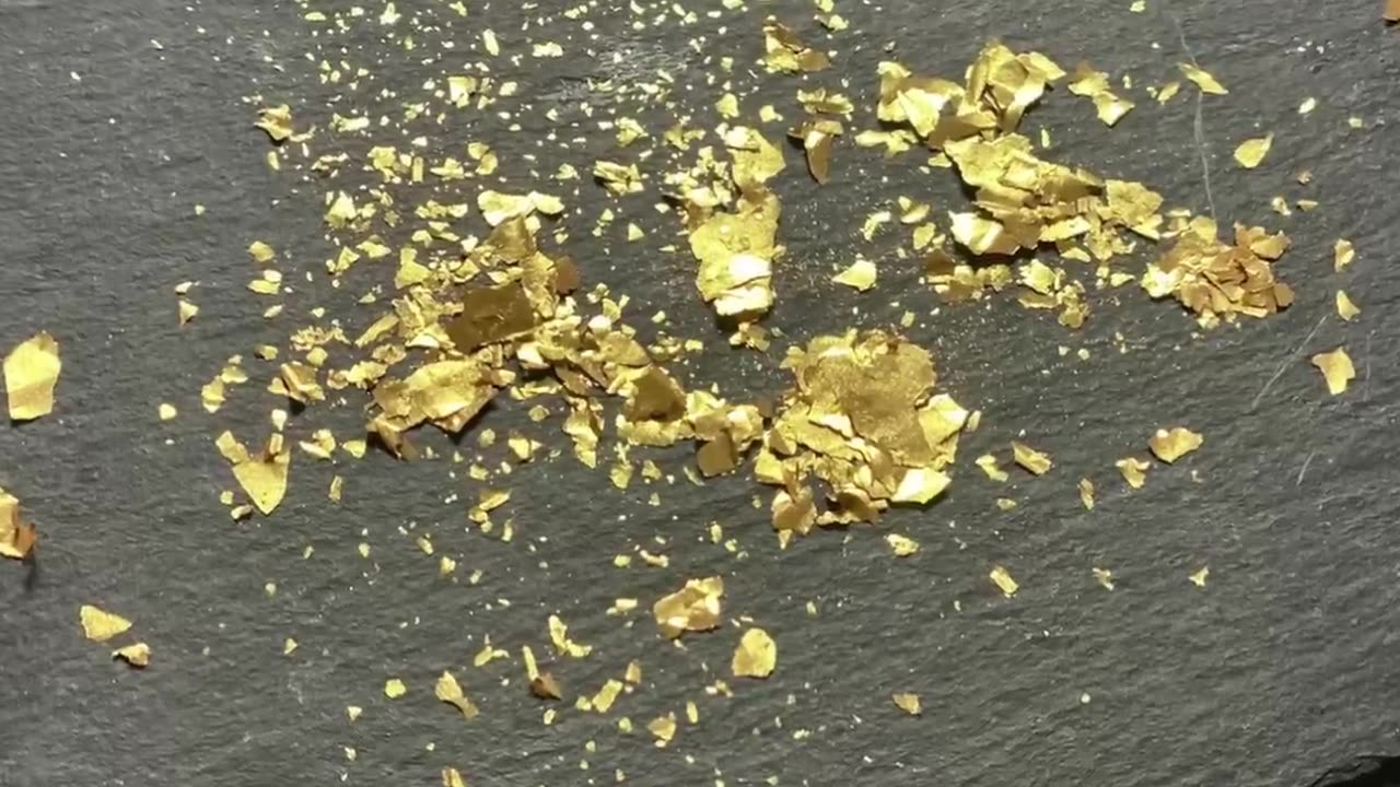 How Is Real Gold Turned Into Edible Gold Leaf¿