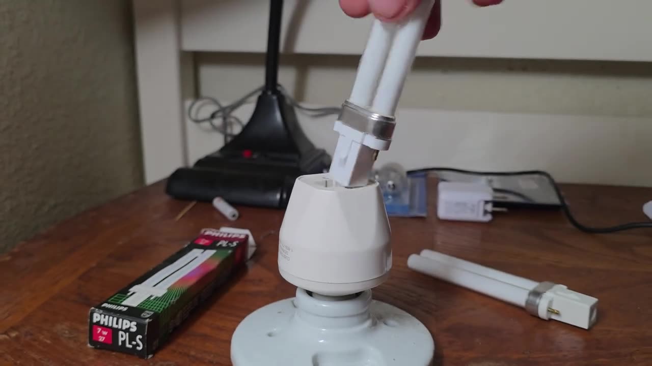 Turning on 2 different PL lamps.