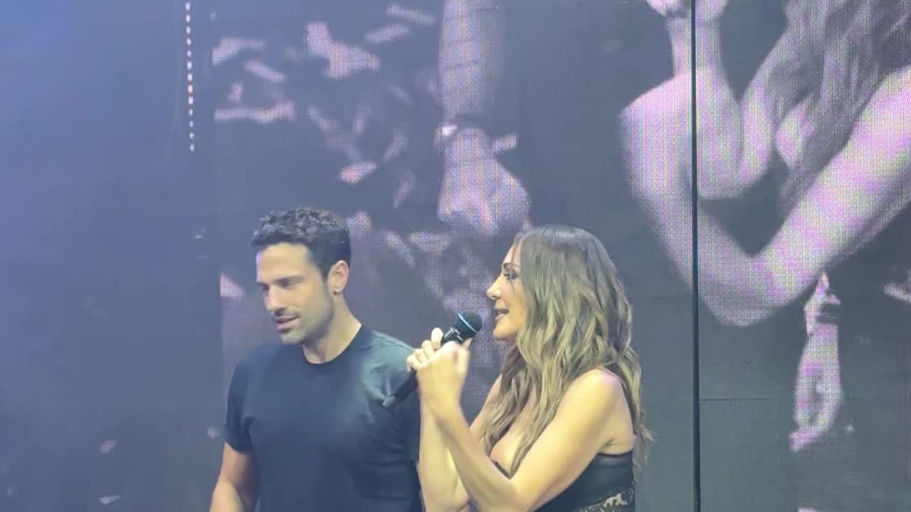 Δέσποινα Βανδή & Κωνσταντίνος Αργυρός μαζί στη σκηνή λίγο πριν τις εμφανίσεις τους