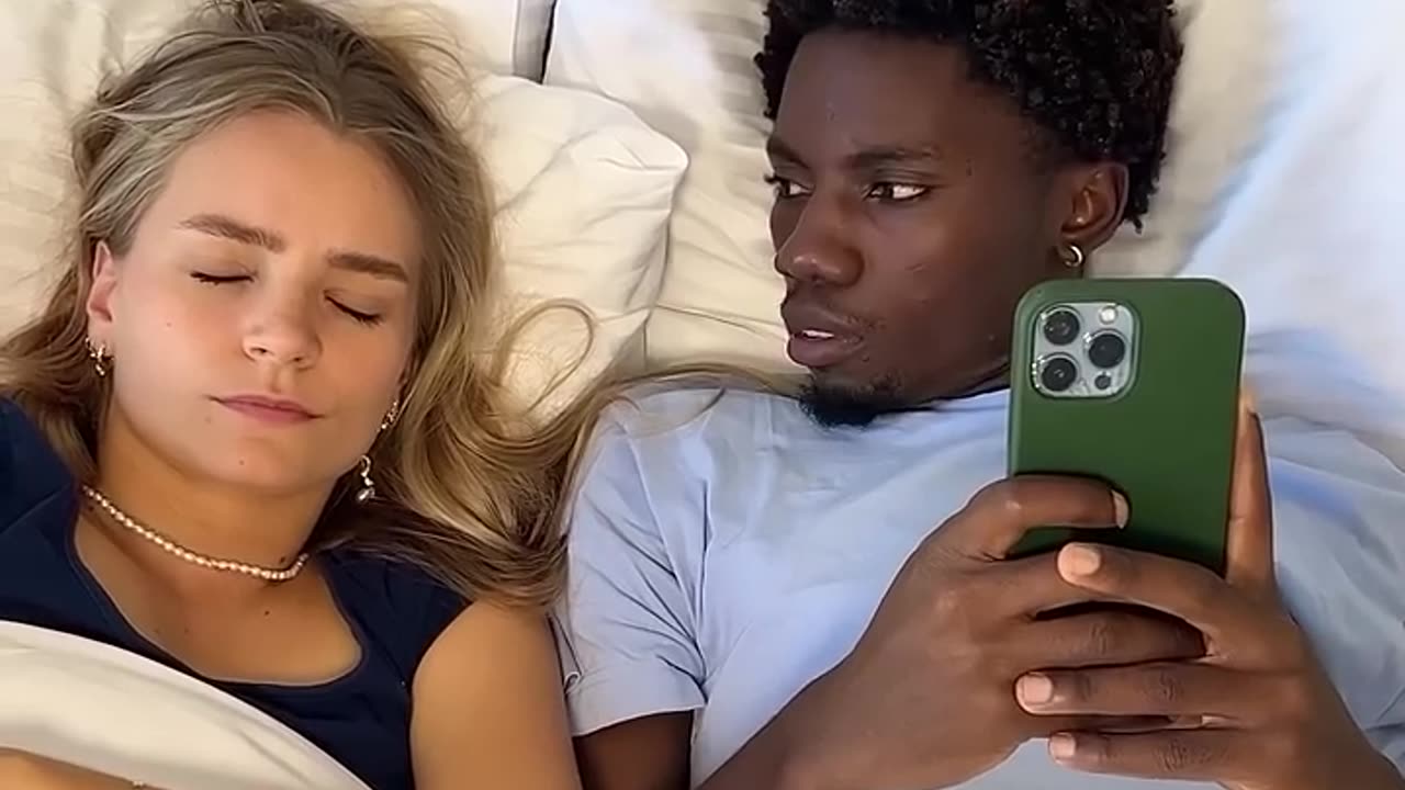 THIS HAPPEN EVERY TIME WE GO TO SLEEP