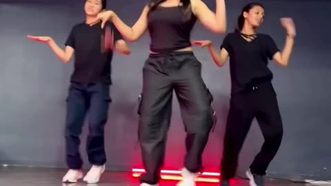 Look at this dance 😍 its so cute ❤️