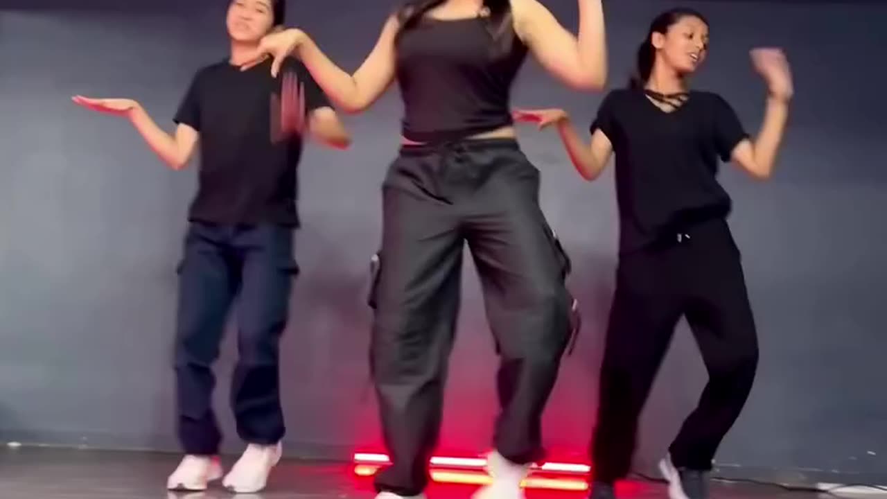 Look at this dance 😍 its so cute ❤️