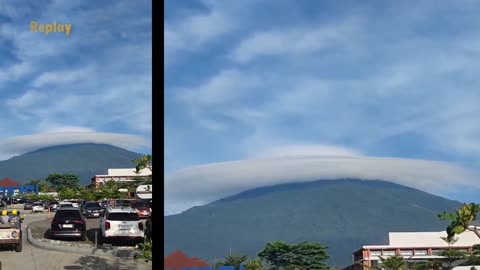 moment effrayant, OVNI rectangulaire au-dessus d'une maison, choqué