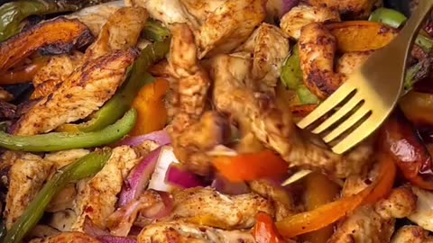 One-Pan Chicken Fajitas in the Air Fryer | Quick, Juicy & Flavor-Packed!