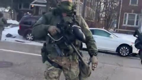 Ο ΘΑΝΑΤΟΣ ΤΗΣ 37ΧΡΟΝΗΣ ΑΠΟ ΠΡΑΚΤΟΡΑ ΤΗΣ ICE ΚΑΙ ΤΟ ΒΑΘΥΤΕΡΟ ΡΗΓΜΑ ΣΤΗΝ ΑΜΕΡΙΚΑΝΙΚΗ ΚΟΙΝΩΝΙΑ