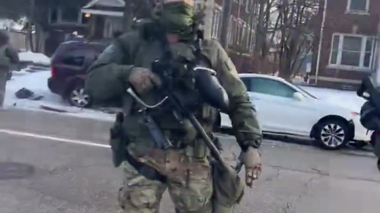 Ο ΘΑΝΑΤΟΣ ΤΗΣ 37ΧΡΟΝΗΣ ΑΠΟ ΠΡΑΚΤΟΡΑ ΤΗΣ ICE ΚΑΙ ΤΟ ΒΑΘΥΤΕΡΟ ΡΗΓΜΑ ΣΤΗΝ ΑΜΕΡΙΚΑΝΙΚΗ ΚΟΙΝΩΝΙΑ