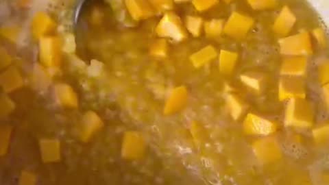 🥣"Satisfy Your Soul: Hearty Lentil Soup Recipe 🍲"