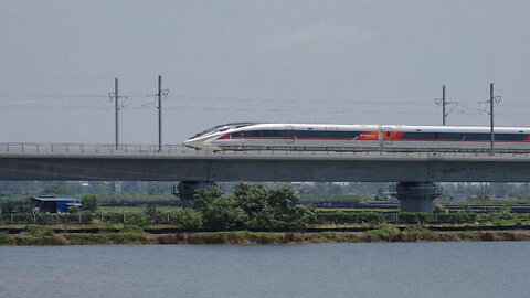 China muestra en movimiento al tren más rápido del mundo