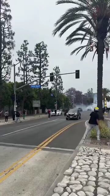 Rioters in LA throw rocks at ICE vehicles after raid in Los Angeles