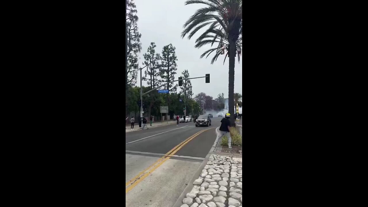 Rioters in LA throw rocks at ICE vehicles after raid in Los Angeles