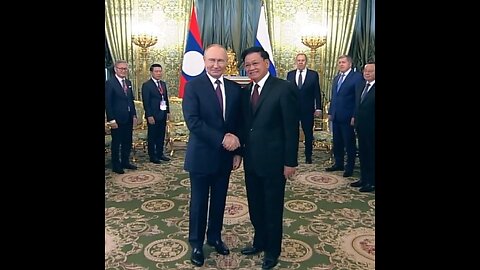 Putin se reúne con el presidente de Laos, Thongloun Sisoulith