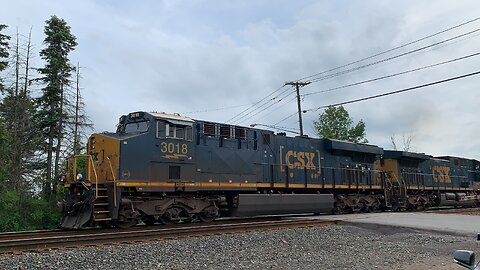 CSX Train meet with 3018 leading one and YN2 466 the other