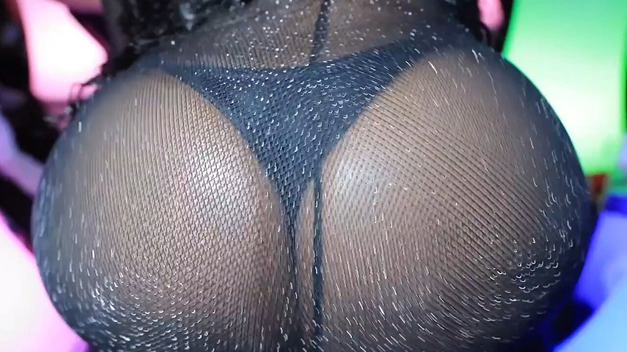 Transparent leggings with visible thong in public. See-through spandex. Sheer yoga pants. #279